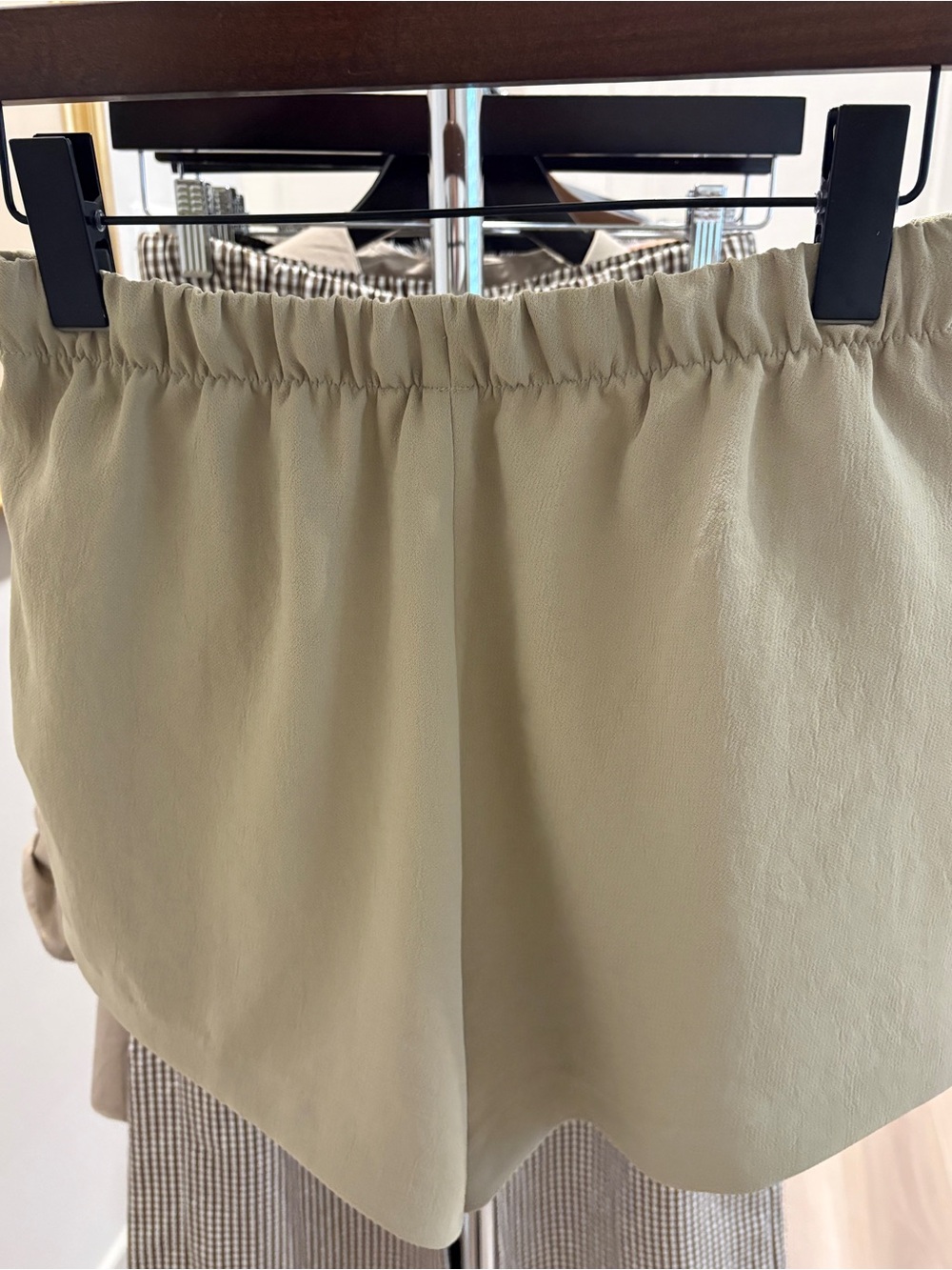 Aritzia Lodge Crepette Martini Olive Mini Short Sz Small NWOT - Picture 6 of 16
